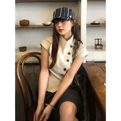 American Retro Short-Sleeved Shirt for Women, Summer Design, Niche Short Shirt, Vintage Slim-Fitting Shoulder Top