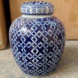 Blue and white porcelain vase ornaments ceramic jars living room dry flower arrangement ceramic jars Chinese flower utensils decoration storage jars
