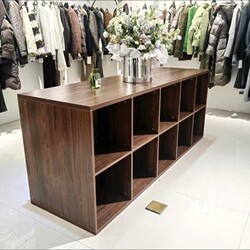 Clothing Store Double-Sided Grid Island Table Display Counter for Women's and Children's Clothing Stores, Used as a Central Display Table