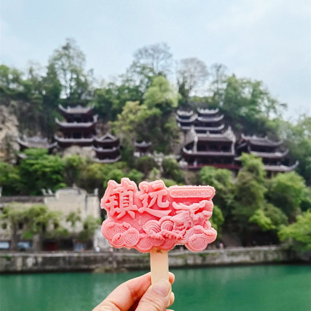 全景贵州旅游纯玩4天3晚梵净山黄果树瀑布西江苗寨小七孔镇远四日