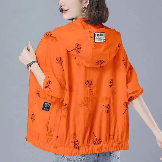 
Ice silk sun protection clothing for women, light and breathable 2026 new summer style middle-aged fashion mother's loose hooded sun protection clothing