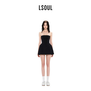 
[Fart Hops Collaboration] LSOUL Black Strapless Striped A-Line Skirt with a pinched waist and a high-end look for women.