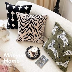 German High-End Light Luxury Nordic Sofa Pillow Tiger Pattern Pu Leather Pillow Pillowcase Headboard Backrest Cushion with Insert