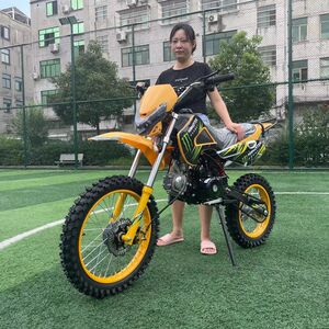 Two rounds of off -road motorcycle fuel vehicles 125 mountain motorcycle racing off -road Gaowashan land motorcycle
