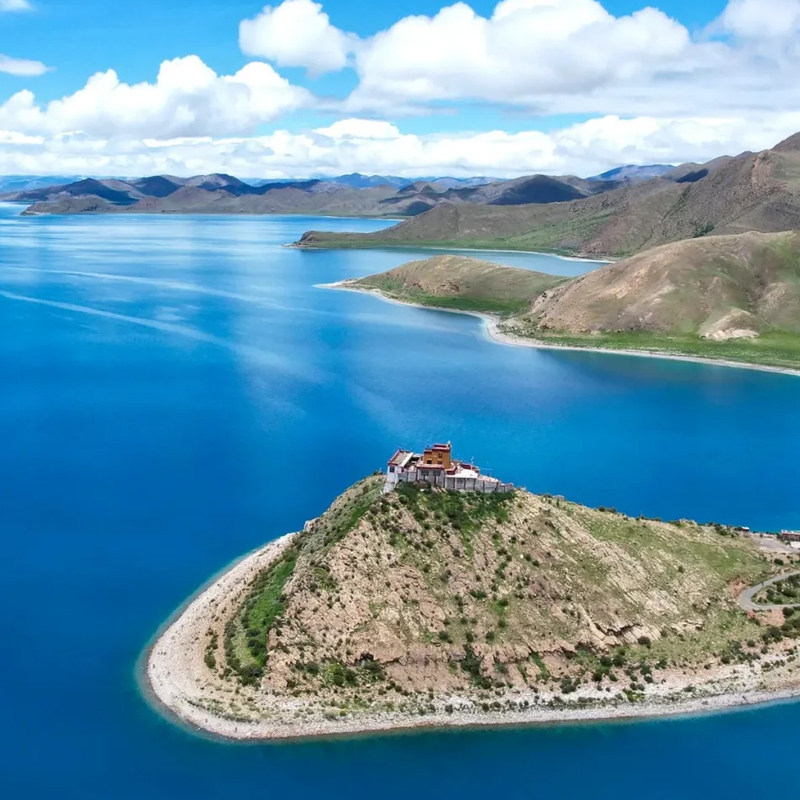 西藏旅游跟团羊卓雍措羊湖一日游日托寺4人越野团单反无人机旅拍