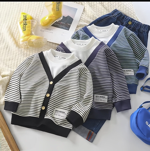 
Boys' base shirt 2025 new children's fake two-piece tops, handsome and versatile baby sweatshirts, spring long-sleeved T-shirts