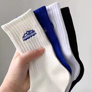 
White socks, men and women sports socks, middle-drum stockings, spring and autumn, students, versatile trendy socks, breathable and sweat-absorbing stockings