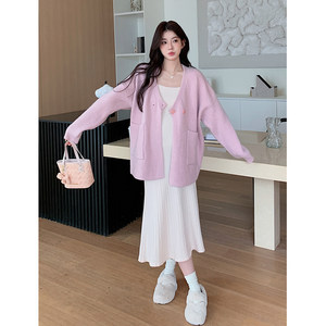 
Maternity dress 2023 autumn and winter fashion loose and sweet V-neck sweater cardigan + suspender elastic skirt suit