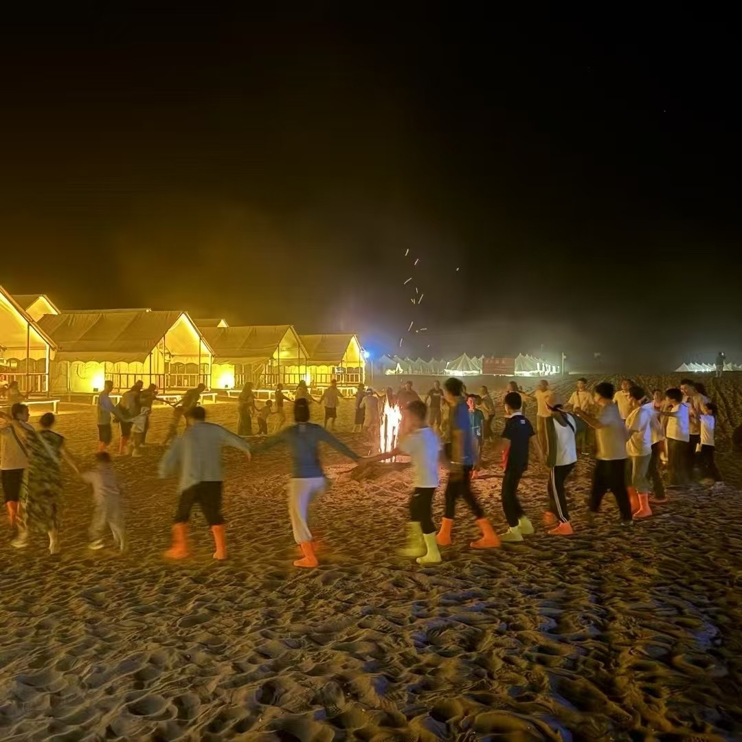 腾格里沙漠亲子徒步3天2夜五湖穿越全程专车保障