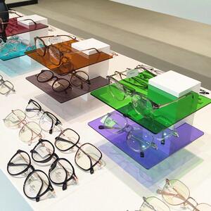 
Glasses props glasses display stand acrylic display cabinet decoration window solid wood island white color value display