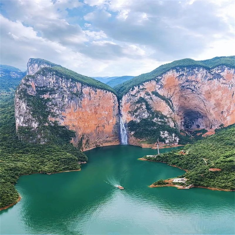 恩施宜昌5天16人团恩施大峡谷/大清江/两坝一峡三峡大坝/三峡人家