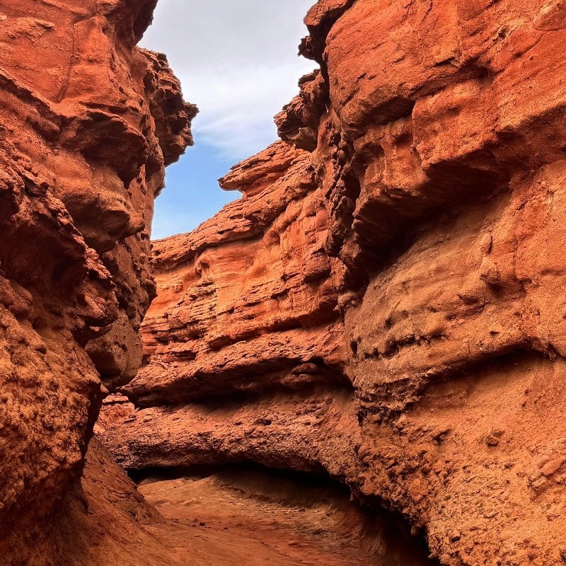 【银川内蒙2日游】梦幻峡谷+甘德尔山+乌海湖+拉僧庙