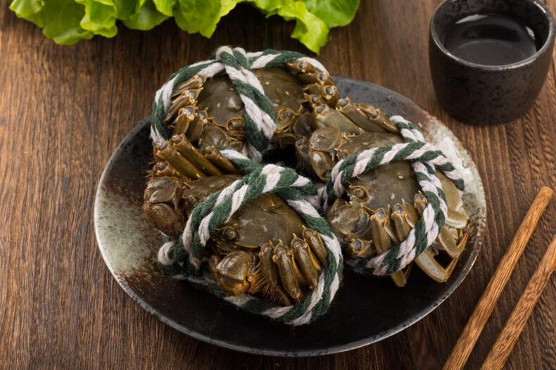 大闸蟹怎么吃，看完你就明白了(图1)