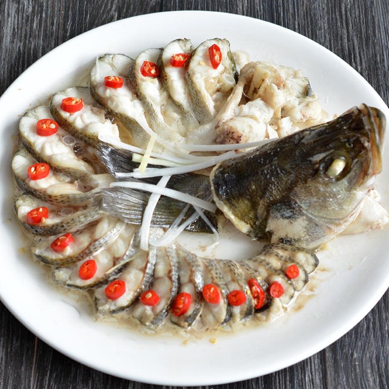 推荐鲈鱼的五种吃法，简单美味又下饭(图2)