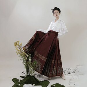 
Baitang [Four Seasons Gentleman] Ming Dynasty woven gold anti-makeup flower horse face skirt daily Hanfu women's dark red skirt