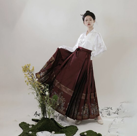 
Baitang [Four Seasons Gentleman] Ming Dynasty woven gold anti-makeup flower horse face skirt daily Hanfu women's dark red skirt