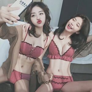 
2022 New French Girls Lace Strapless Triangular Cup Small Breast Underwear No Wire Bra Thin Style