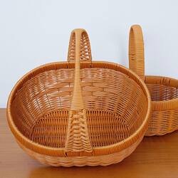 New Style Handmade Imitation Rattan Woven Fruit Basket, Shopping Basket, Egg Basket, Portable Vegetable Basket, Can Be Used for Storage, Picking, and Picnics