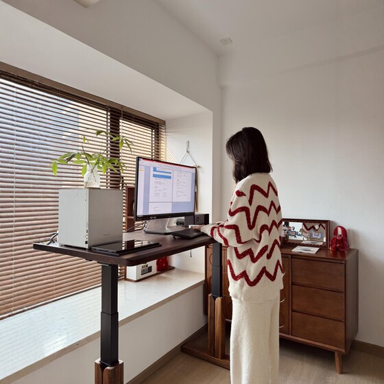 
Pu Zhiya smart electric lift table walnut smart workbench home desktop computer table solid wood office desk