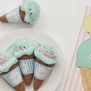 
Pet dogs and cats sniffing food and making sounds hide food ice cream toys looking for food toys and sound paper interactively to relieve boredom plush teddy dog