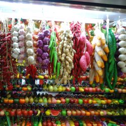 Simulated Vegetable and Fruit Hanging String Decorations for Farmhouse Yard, Rattan Fake Garlic, Corn, Pepper Model Props for Ceiling