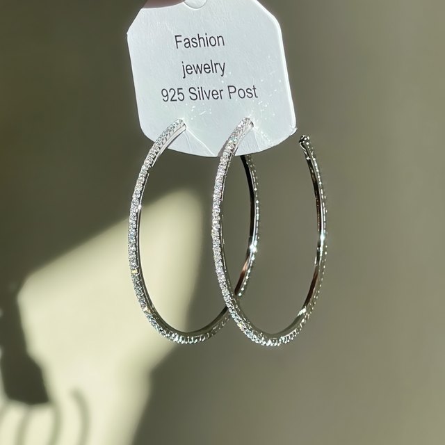 I'm looking forward to meeting the face-showing small circle temperament earrings, mosquito coil earrings, women's exaggerated temperament earrings, large circles