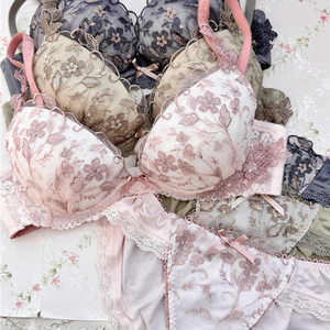 
R family Japanese girl embroidered underwear sweet little flower disc low chicken heart women's bra gathered 65610