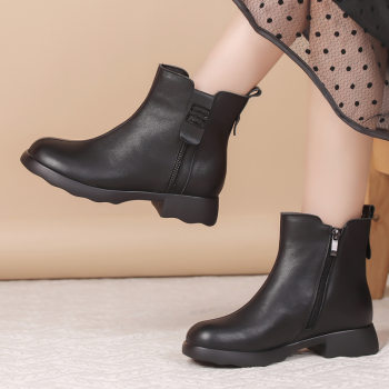 
Wide fat feet large size women's shoes 41 to 43 autumn and winter new leather boots thick heel Martin boots short boots wide toe women's boots