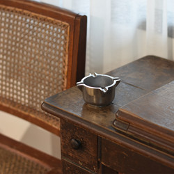 Creative and Stylish Ashtray for Home Use, Minimalist Living Room Decoration, Metal Portable Bar Ashtray, Vintage Outdoor Style