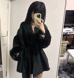 
Internet celebrity's same style fur coat for women autumn and winter new high-end Hepburn style waisted short woolen coat