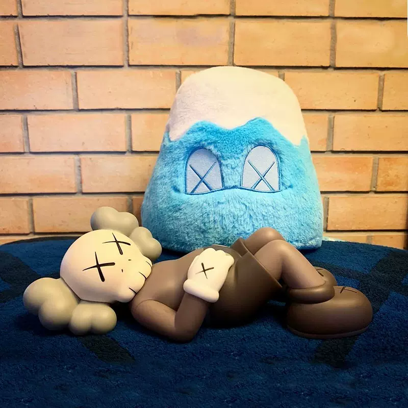 【低価品質保証】 日本限定 Kaws holiday Japan 富士山 ぬいぐるみの通販 by かえちゃん's shop｜ラクマ