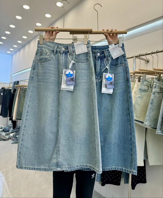 Rear slit retro mid-length 2025 spring and summer new high-waist denim skirt pure cotton texture is crisp and stylish
