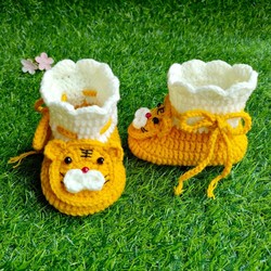 Spring, Autumn and Winter Infant Shoes, Hand-Knitted Newborn Full-Month Baby Shoes, Creative Gifts for 100-Day-Old Babies, Cute Little Tiger Head Shoes