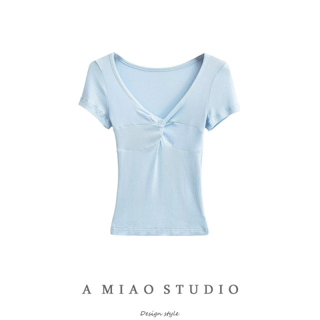Light blue chest kink low V-neck short-sleeved T-shirt for women 2025 summer new hot girl slim fit slim pit top