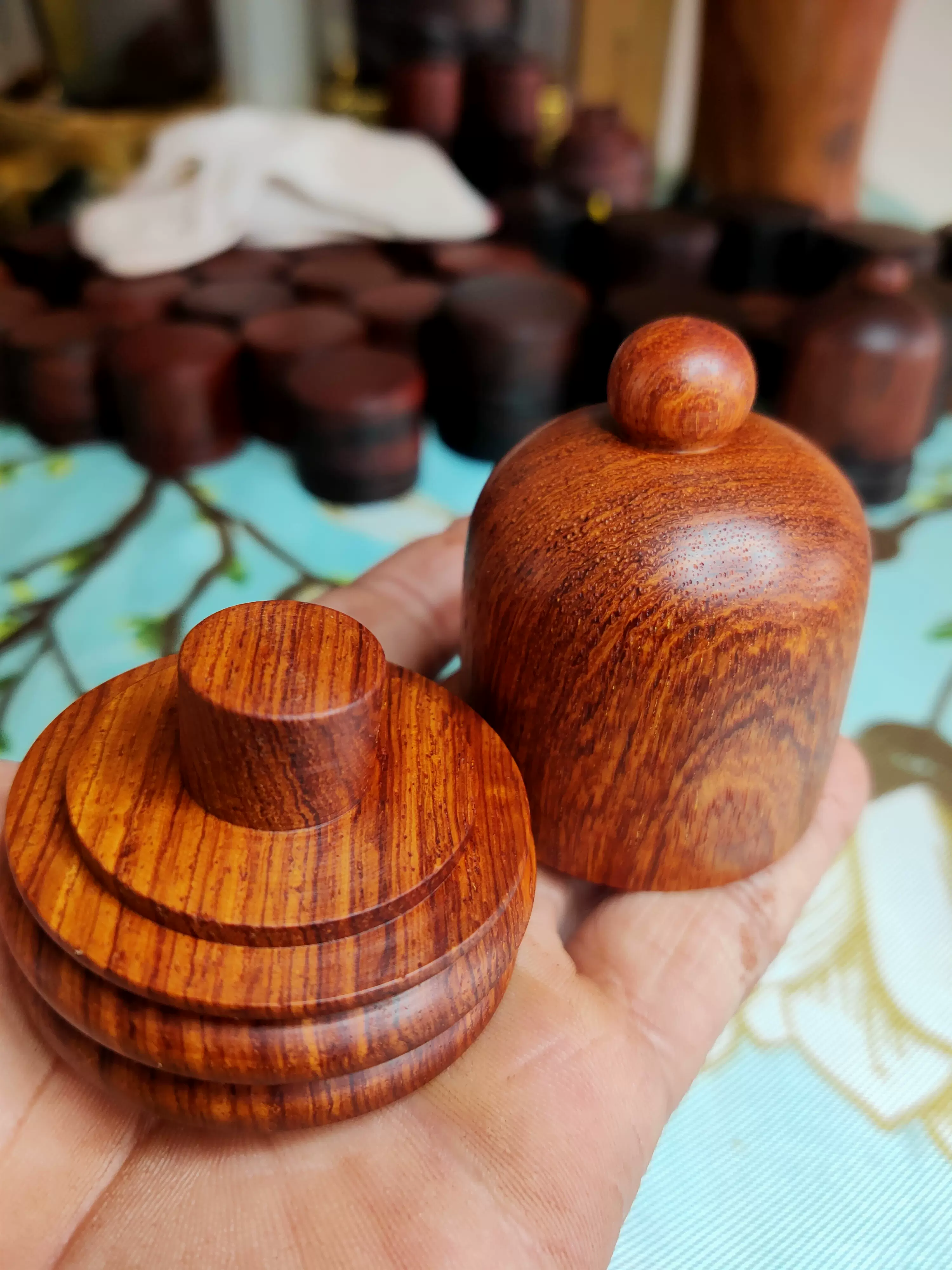 花梨木扳指盒、老玉扳指一套 下乡淘到的花梨木扳指盒天然实木整料挖刻老