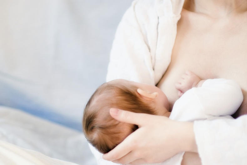 新生妈妈的大困扰 新生儿不吃母乳怎么办 宝妈知道母婴网