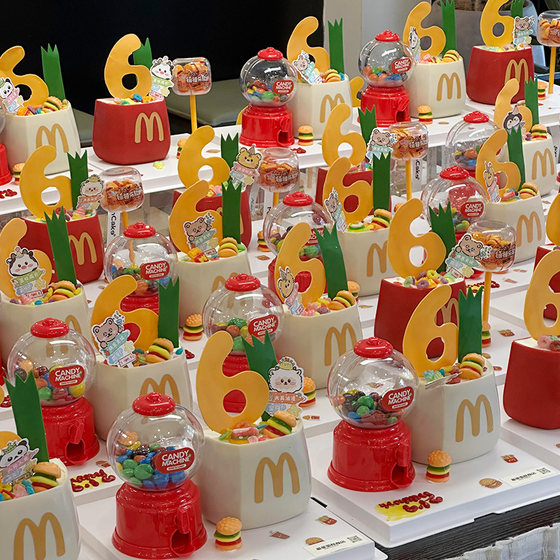 
Children's Day M box theme 61 hamburger fries cake box decoration fun gashapon machine burger gummy dress
