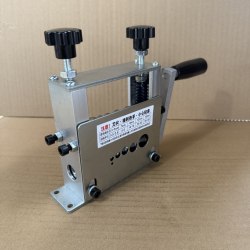 Hand-operated small household wire stripping machine