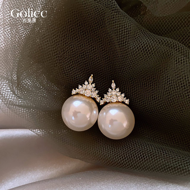 Princess Diana's Crown Pearl Earrings Women's Autumn and Winter 2025 New Hot Style Earrings Light Luxury High-Quality Elegant Earrings