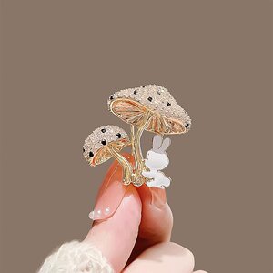 
丨One-discount area丨Brand withdrawal cabinet丨Cute mushroom rabbit brooch creative temperament animal corsage prevents exposure