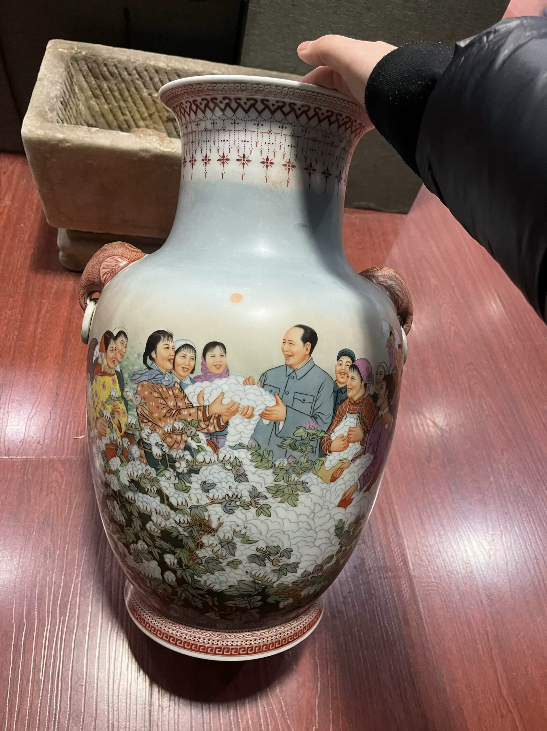 清乾隆拍卖同款雕刻粉彩博古天球瓶四季花天球瓶