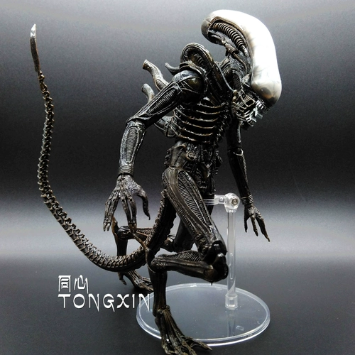 Рука -организованный инопланетный NECA WAR Iron Blood Warrior Модель контракта совместно супербатпак игрушечный автомобиль.
