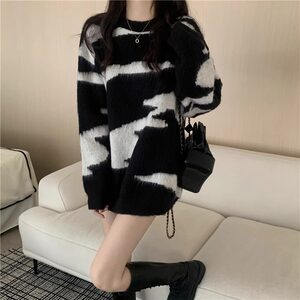 日系春秋慵懒风条纹毛衣女2025年新款打底中长款针织圆领大朗上衣