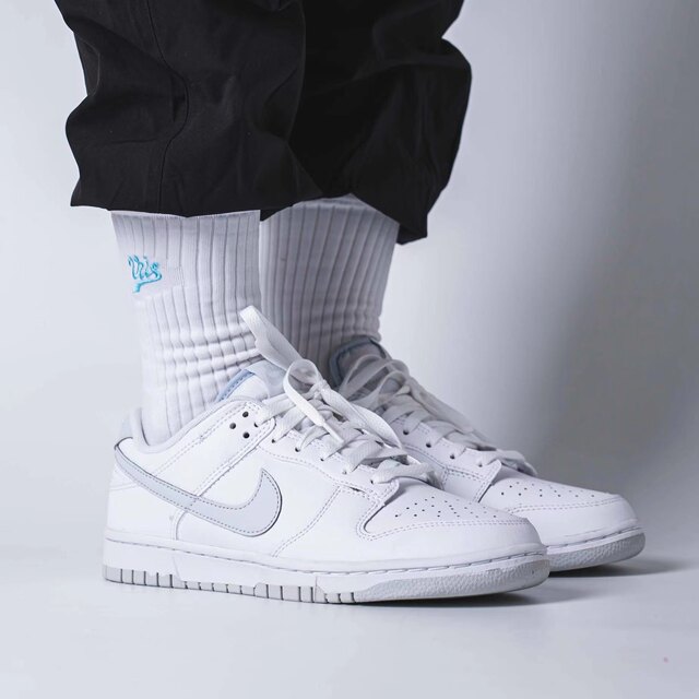 nike low cut sneakers