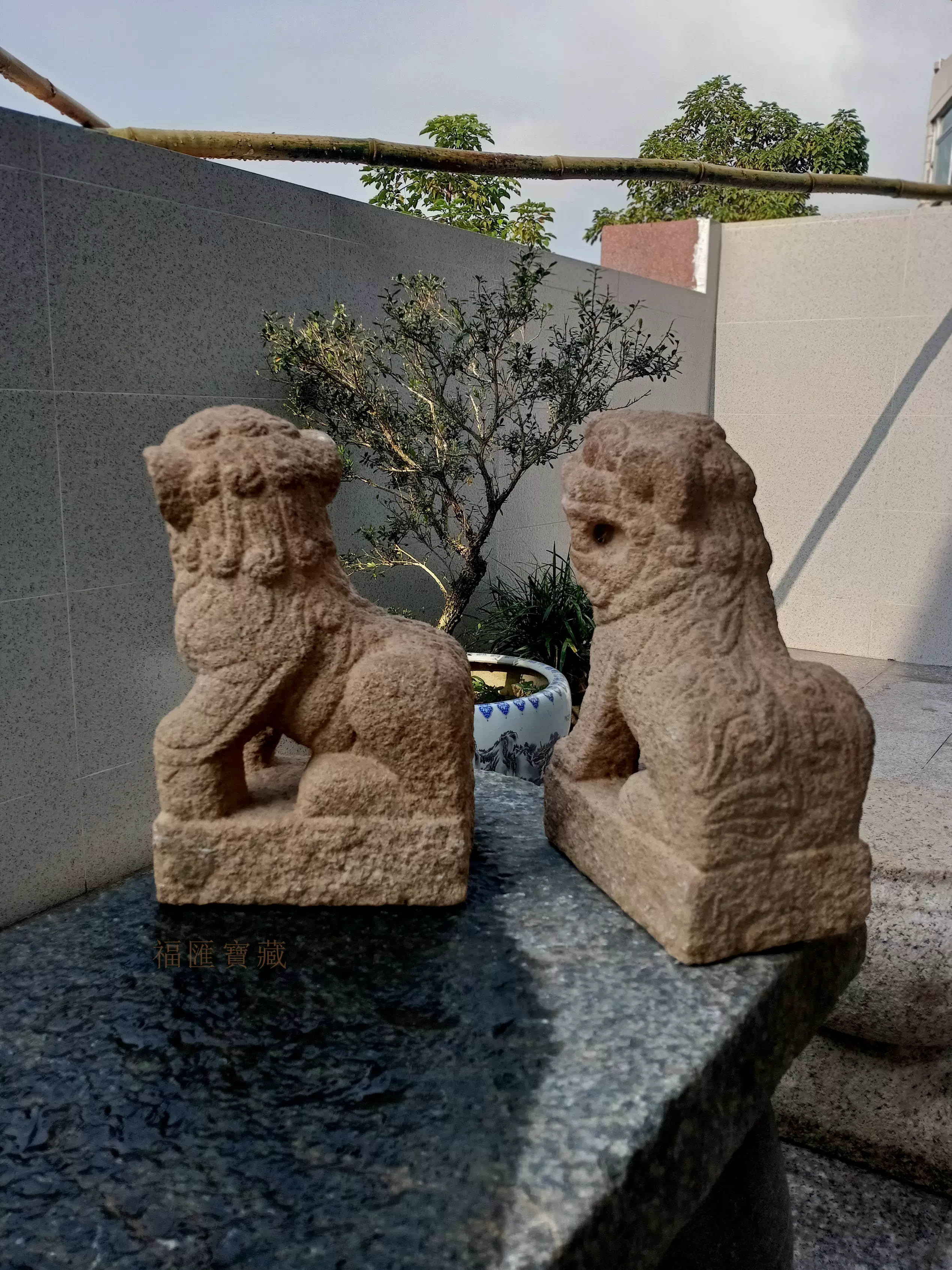 中国美術 緑玉石 獅子 台付 502 獅子｜奈良国立博物館