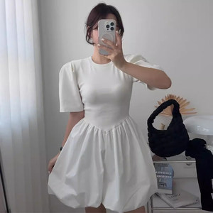 
Liangliangjia niche high-end white flower bud dress for women in summer new style high-waisted slim and fluffy skirt