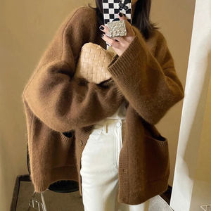 South Korea Chic retro high -level sensor V -neck single -breasted loose pocket heating knitted cardigan sweater outside female