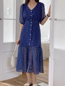 
Korean chic summer retro temperament V-neck single-breasted high-waisted slim spliced ​​fishtail skirt floral dress for women