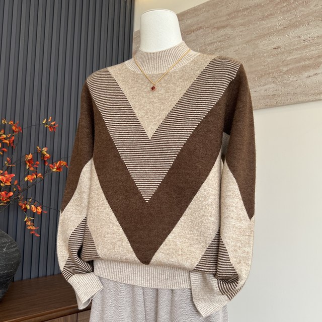 Fashionable mother's clothing, thickened with velvet, new autumn and winter inner layer, warm half turtleneck one-piece velvet sweater for middle-aged and elderly women