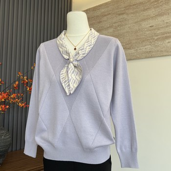 
Fashionable and fashionable autumn new style mother-fitting knitted top
